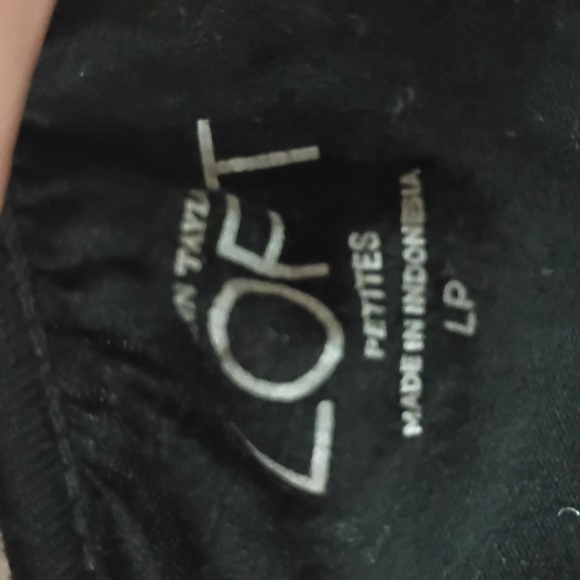 💜LOFT Black Layered Ruffle Blouse - Picture 4 of 4